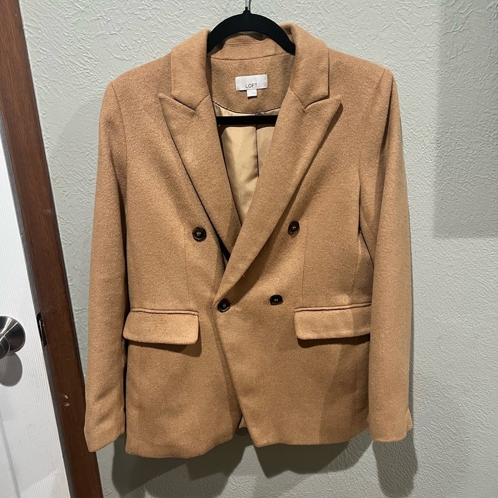 LOFT Camel Wool-Blend Coat Size 6 EUC Chic Going Out or Office